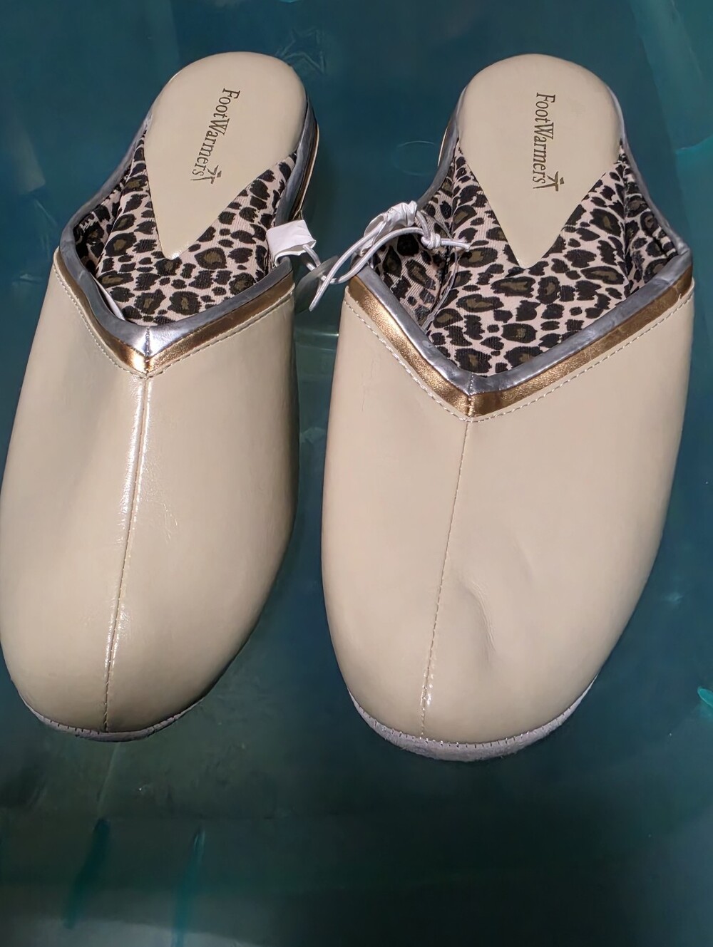 New Vintage Pair Of FootWarmers Ladies House Shoes Size 9-10